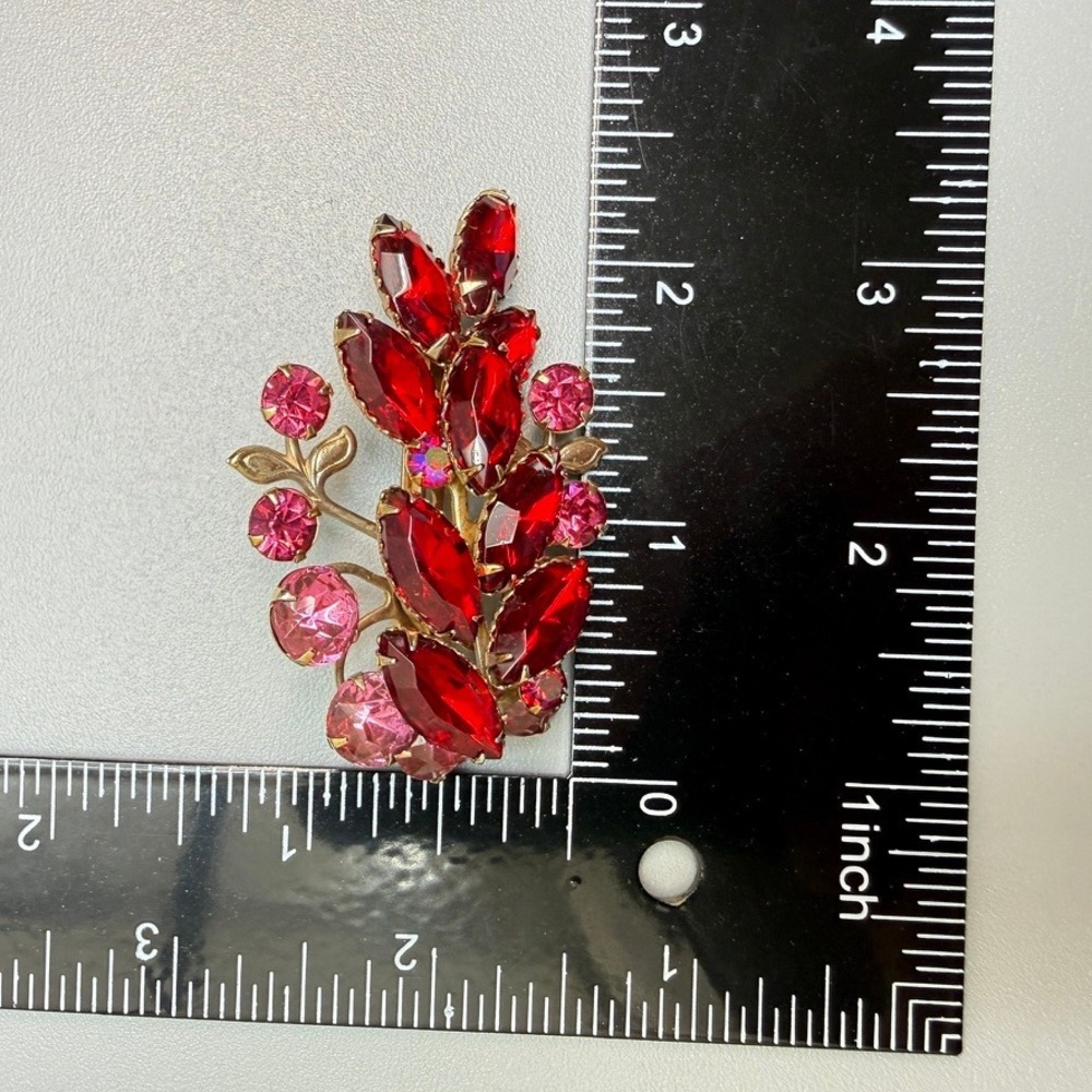 Vintage Red Pink Rhinestone Floral Brooch Gold Tone MCM Riveted Large Statement - Picture 6 of 8
